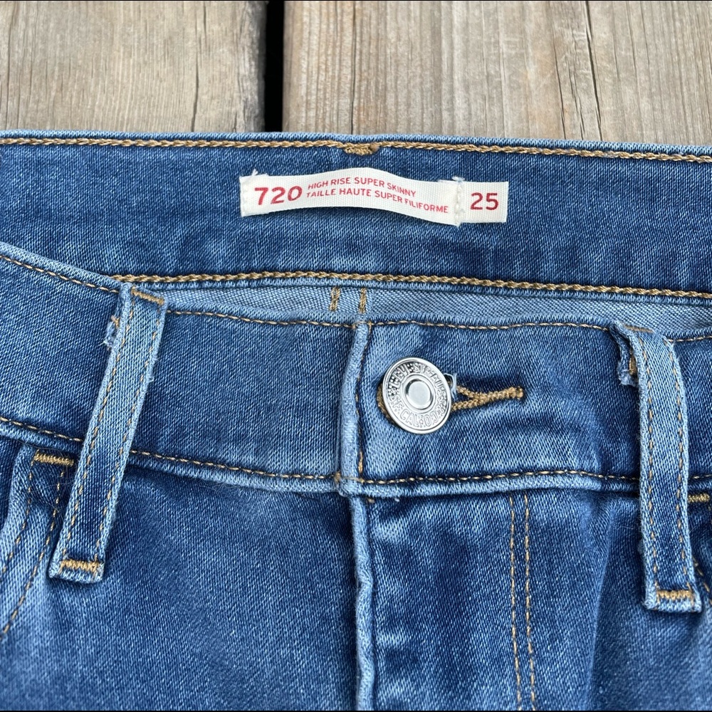 **SOLD** Levi’s 720 High Rise Jeans - Picture 5 of 6